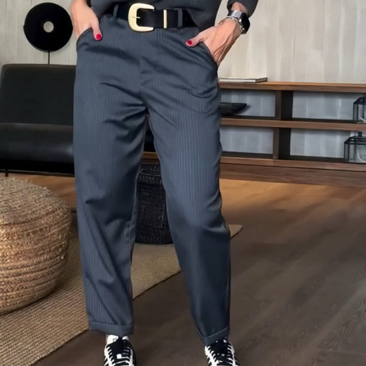 Ženske hlače z visokim pasom in ravnimi hlačnicami